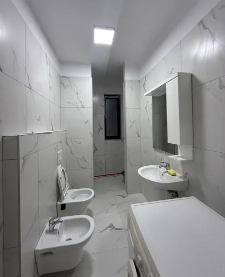 Tirane, jepet me qera apartament 1+1 , 90 m² 500 € 