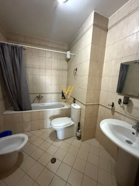 Tirane, jepet me qera apartament 2+1+Ballkon Kati 9, 100 m² 820 € (BLLOK)