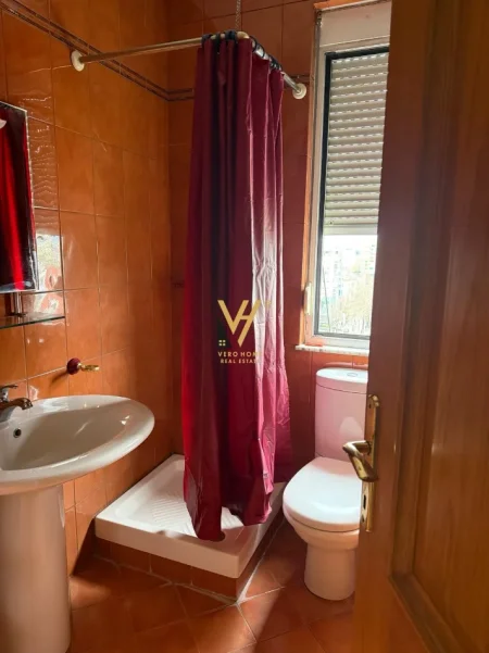 Tirane, jepet me qera apartament 2+1+Ballkon Kati 9, 100 m² 820 € (BLLOK)