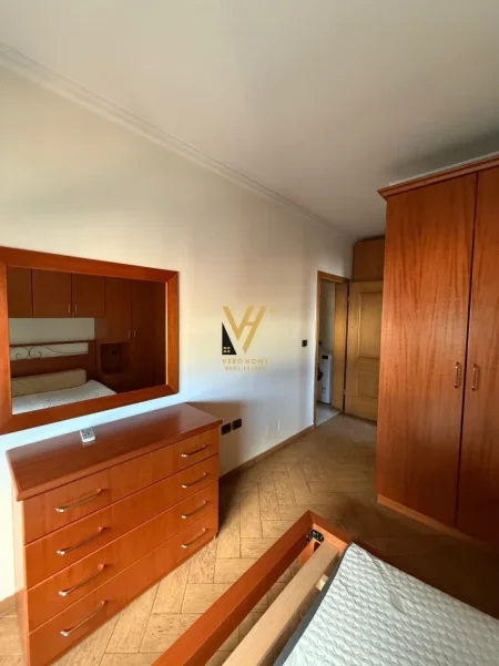 Tirane, jepet me qera apartament 2+1+Ballkon Kati 9, 100 m² 820 € (BLLOK)