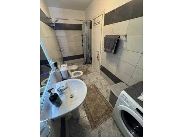 Tirane, shitet apartament 1+1 Kati 2, 145.000 € 
