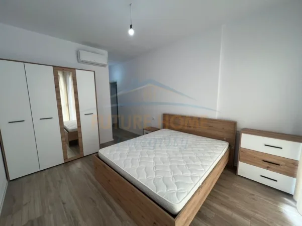 Tirane, jap me qera apartament 2+1+Ballkon Kati 7, 94 m² 470 € (Kompleksi Univers City)