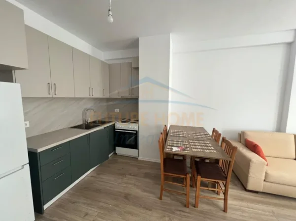 Tirane, jap me qera apartament 2+1+Ballkon Kati 7, 94 m² 470 € (Kompleksi Univers City)