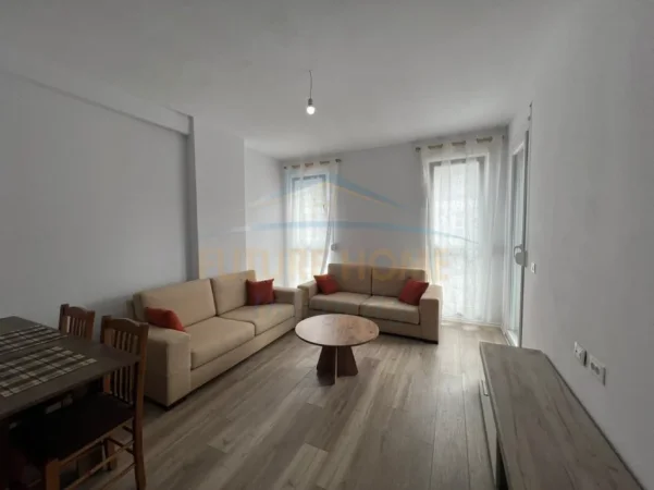 Tirane, jap me qera apartament 2+1+Ballkon Kati 7, 94 m² 470 € (Kompleksi Univers City)