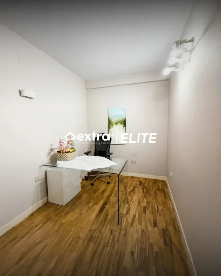 Tirane, jepet me qera ambjent biznesi Kati 1, 108 m² 1.300 € (Rruga Ferit Xhajko)