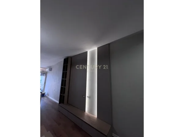 Durres, jepet me qera apartament 1+1 Kati 8, 80 m² 750 € 