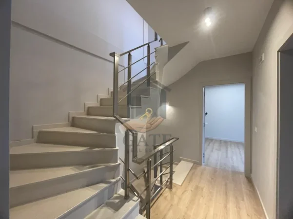 Durres, shitet Vile 2 Katshe , 180 m² 350.000 € (Golem)