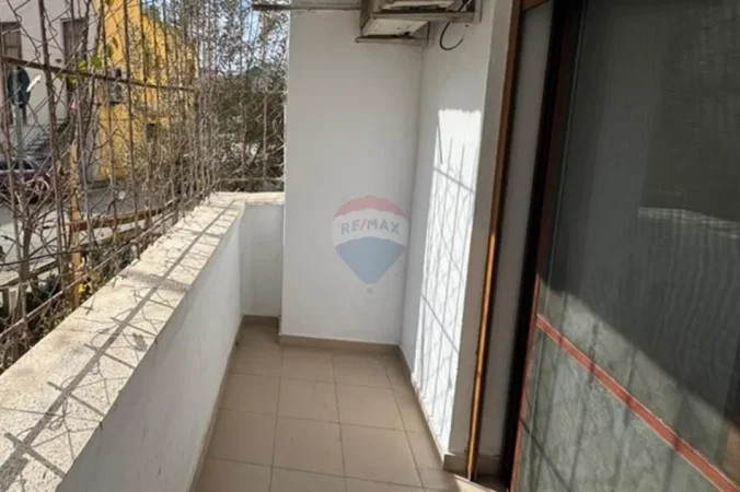 Tirane, jepet me qera zyre Kati 0, 68 m² 850 € (Muhamet Gjollesha)