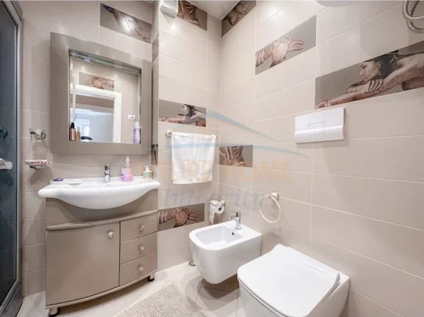 Tirane, jap me qera apartament 2+1+Ballkon Kati 2, 90 m² 1.300 € (Pizzeria Pavarotti)