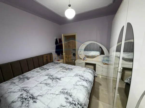 Tirane, jepet me qera apartament 1+1 Kati 5, 63 m² 400 € (Unaza e re)