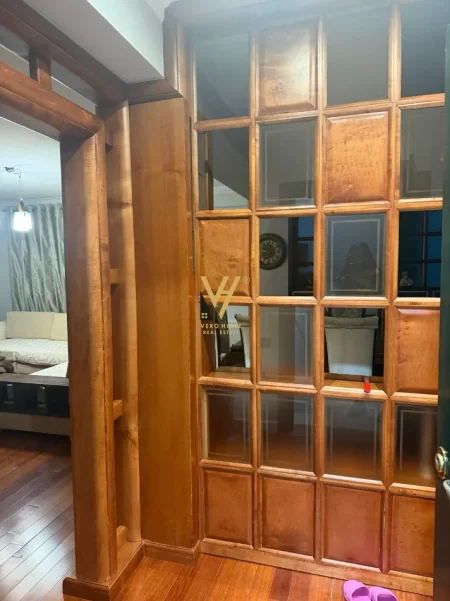Tirane, jepet me qera apartament 2+1+Ballkon Kati 4, 160 m² 2.000 € (BLLOK)