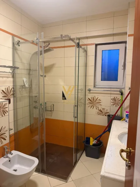 Tirane, jepet me qera apartament 2+1+Ballkon Kati 4, 160 m² 2.000 € (BLLOK)