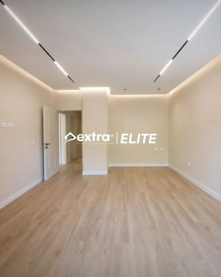 Tirane, jepet me qera ambjent biznesi Kati 2, 131 m² 2.500 € (Rtsh)