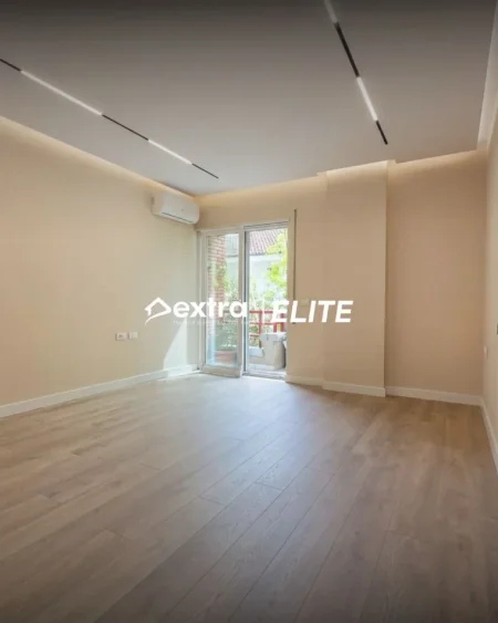 Tirane, jepet me qera ambjent biznesi Kati 2, 131 m² 2.500 € (Rtsh)