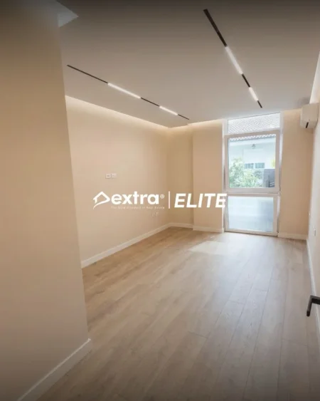 Tirane, jepet me qera ambjent biznesi Kati 2, 131 m² 2.500 € (Rtsh)