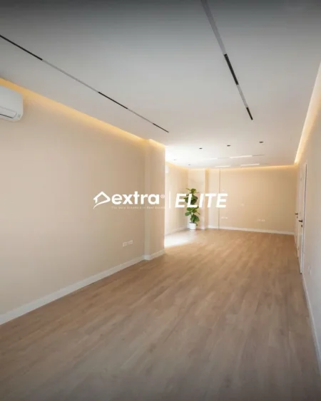 Tirane, jepet me qera ambjent biznesi Kati 2, 131 m² 2.500 € (Rtsh)