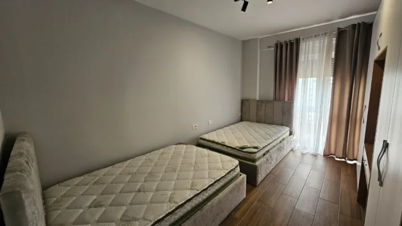 Tirane, jepet me qera apartament 2+1 Kati 7, 136 m² 700 € (Ish Profarma, Rruga Xhanfize Keko)