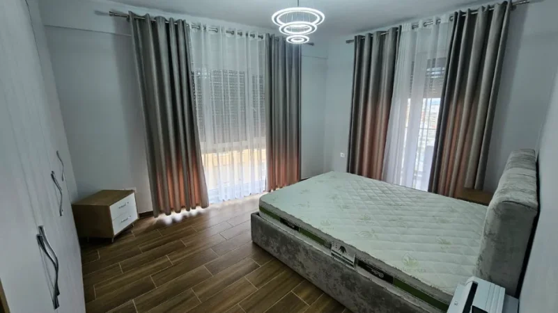 Tirane, jepet me qera apartament 2+1 Kati 7, 136 m² 700 € (Ish Profarma, Rruga Xhanfize Keko)
