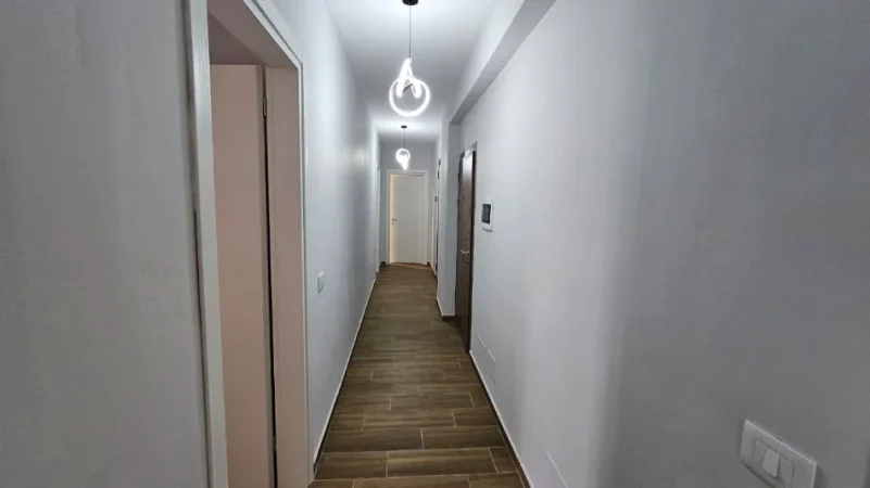 Tirane, jepet me qera apartament 2+1 Kati 7, 136 m² 700 € (Ish Profarma, Rruga Xhanfize Keko)