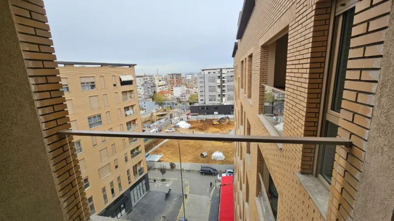 Tirane, jepet me qera apartament 2+1 Kati 7, 136 m² 700 € (Ish Profarma, Rruga Xhanfize Keko)