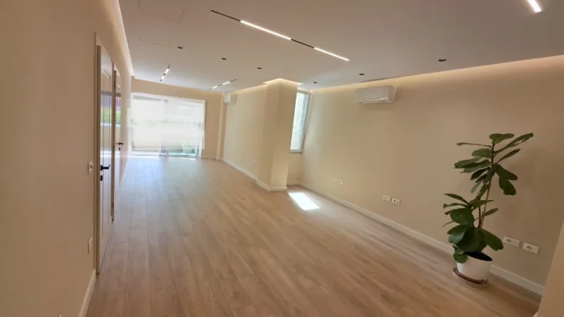 Tirane, jepet me qera zyre Kati 2, 131 m² 2.500 € (Coin / RTSH)