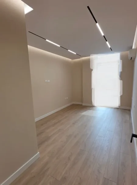 Tirane, jepet me qera zyre Kati 2, 131 m² 2.500 € (Coin / RTSH)