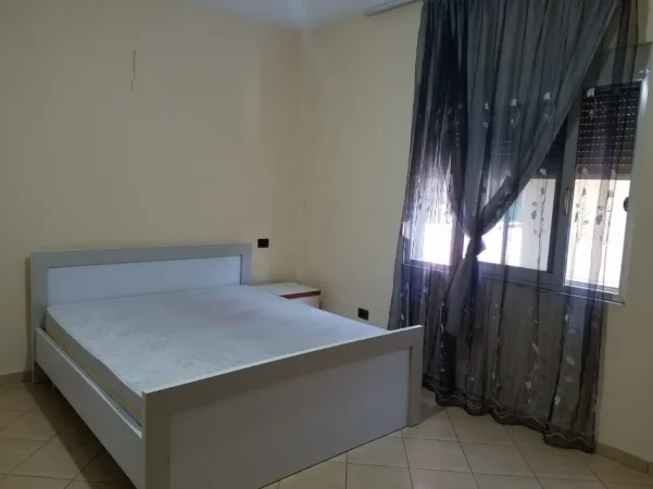 Tirane, jepet me qera apartament 1+1 Kati 2, 49 m² 400 € (Rruga 5 maji)