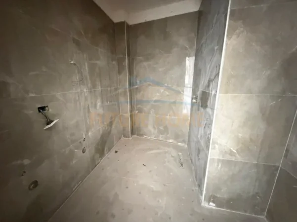 Tirane, shes apartament 1+1 Kati 2, 42 m² 86.400 € (Kompleksi Grand)
