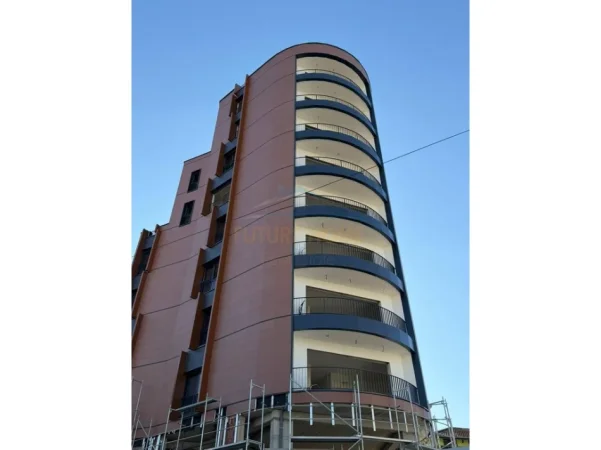 Tirane, shes apartament 1+1 Kati 2, 42 m² 86.400 € (Kompleksi Grand)