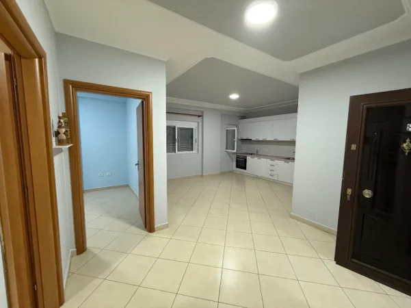 Tirane, jepet me qera apartament 2+1+Ballkon Kati 4, 78 m² 55 000 Leke (Rruga 4 Deshmoret)