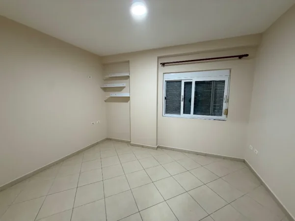 Tirane, jepet me qera apartament 2+1+Ballkon Kati 4, 78 m² 55 000 Leke (Rruga 4 Deshmoret)