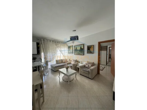 Tirane, jepet me qera apartament 1+1 Kati 3, 71 m² 400 € (Rruga Muhamed Deliu,Fresk)
