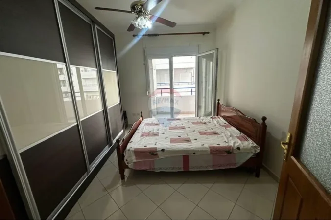 Vlore, jepet me qera apartament 2+1 Kati 8, 125 m² 350 € (Blv. Ismail Qemali,Conad, Vlore)