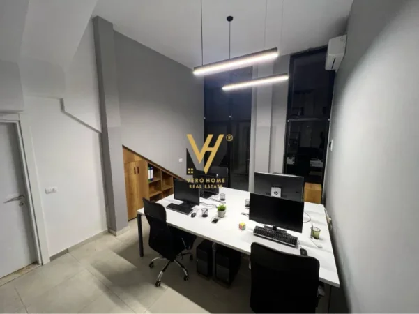 Tirane, jepet me qera zyre Kati 0, 25 m² 300 € (ISH PARKU)