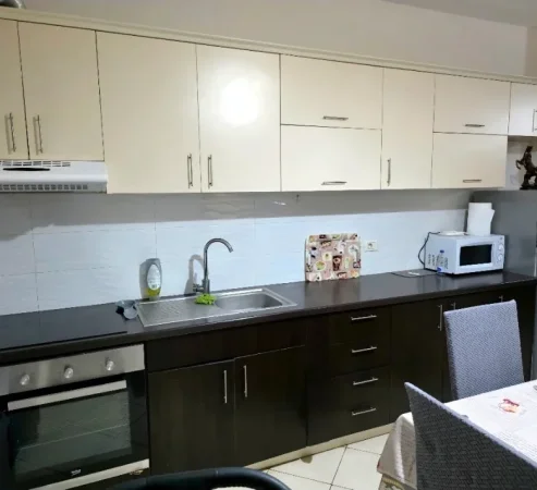 Tirane, jepet me qera apartament 1+1 Kati 7, 62 m² 400 € (Astir)