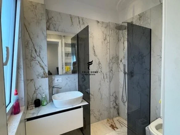 Tirane, jepet me qera apartament 1+1 Kati 9, 50 m² 650 € (RRUGA E KAVAJES)