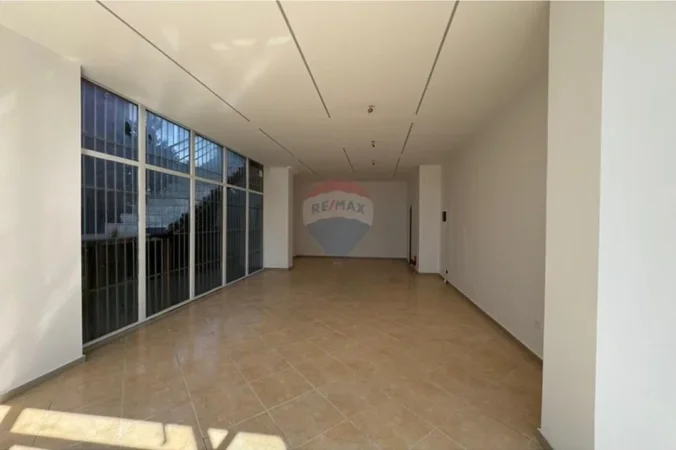 Shqiperi, jepet me qera dyqan Kati 0, 70 m² 70.000 € (Rruga Kastriotet)