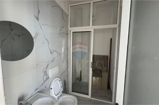 Shqiperi, jepet me qera dyqan Kati 0, 70 m² 70.000 € (Rruga Kastriotet)