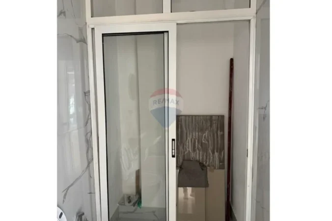 Shqiperi, jepet me qera dyqan Kati 0, 70 m² 70.000 € (Rruga Kastriotet)