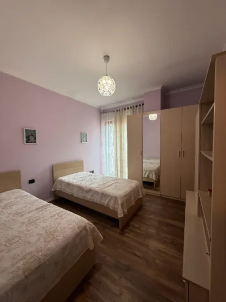 Tirane, jepet me qera apartament 3+1+Ballkon Kati 2, 1.800 € (RRUGA E KAVAJES)