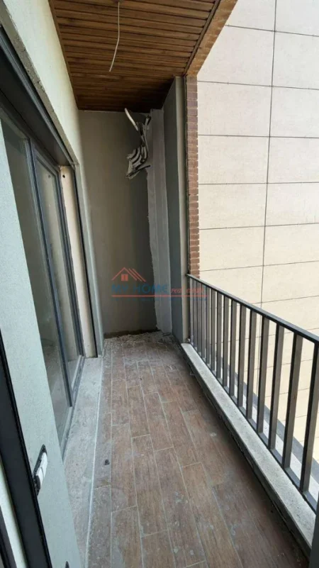 Tirane, shitet apartament 1+1+Ballkon Kati 7, 54 m² 125.000 € (Rruga e Kavajes)