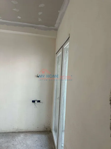 Tirane, shitet apartament 1+1+Ballkon Kati 7, 54 m² 125.000 € (Rruga e Kavajes)