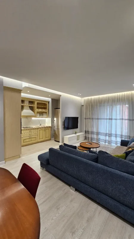 Tirane, jepet me qera apartament 2+1+Aneks+Ballkon Kati 1, 112 m² 900 € (Rruga Barrikadave)