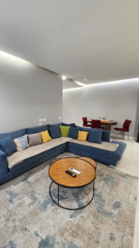 Tirane, jepet me qera apartament 2+1+Aneks+Ballkon Kati 1, 112 m² 900 € (Rruga Barrikadave)