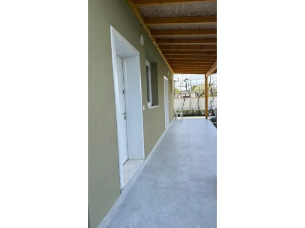 Tirane, jepet me qera apartament 1+1+Ballkon Kati 1, 65 m² 500 € (Siri Kodra)