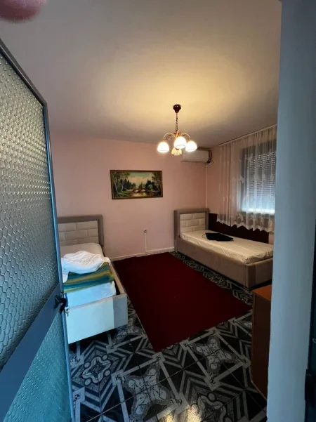 Tirane, jepet me qera apartament 2+1 Kati 2, 100 m² 600 € (MINE PEZA)
