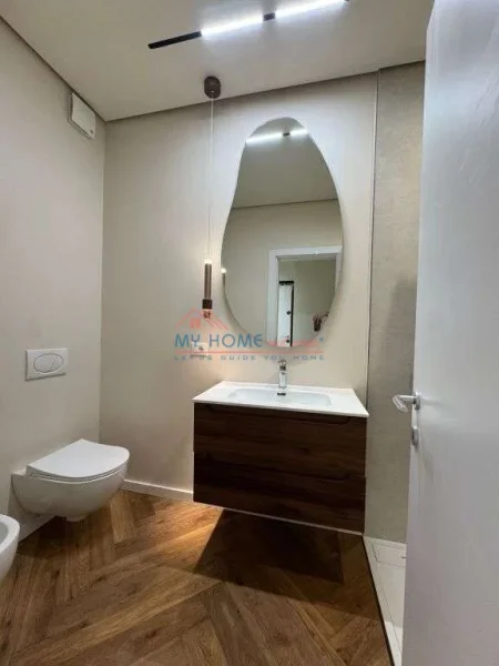 Tirane, jepet me qera apartament 2+1+Ballkon Kati 5, 93 m² 1.070 € (Rruga Egnatia)