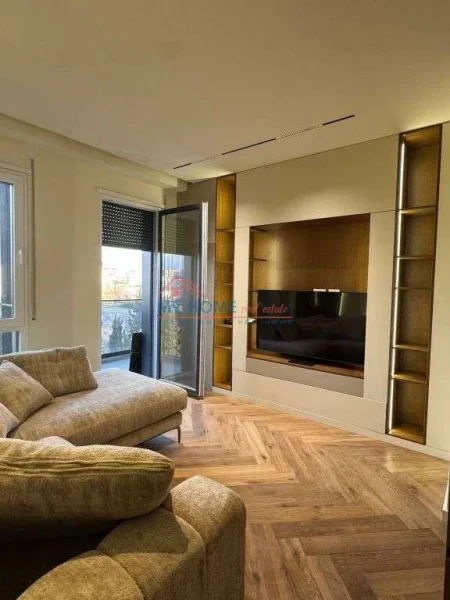 Tirane, jepet me qera apartament 2+1+Ballkon Kati 5, 93 m² 1.070 € (Rruga Egnatia)