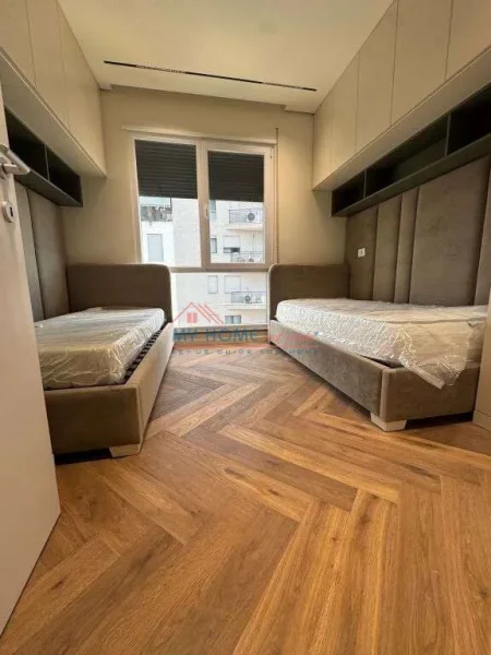 Tirane, jepet me qera apartament 2+1+Ballkon Kati 5, 93 m² 1.070 € (Rruga Egnatia)