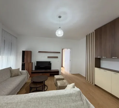Tirane, jepet me qera apartament 1+1 Kati 7, 65 m² 600 € (Don Bosko)